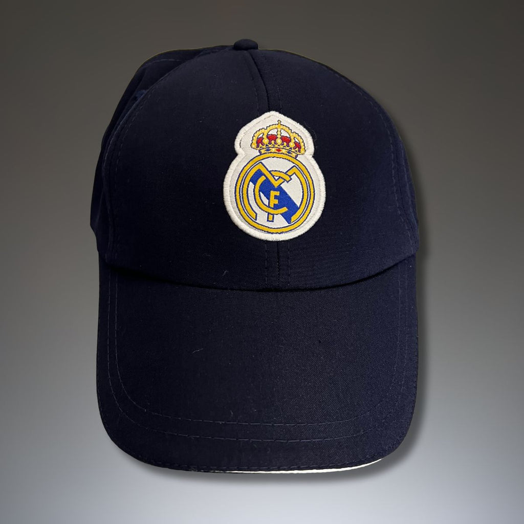 Real Madrid címeres sapka, fekete