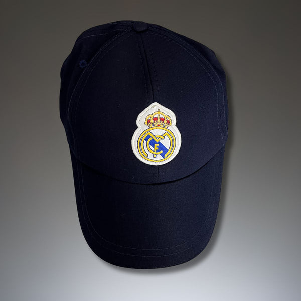 Real Madrid címeres sapka, fekete