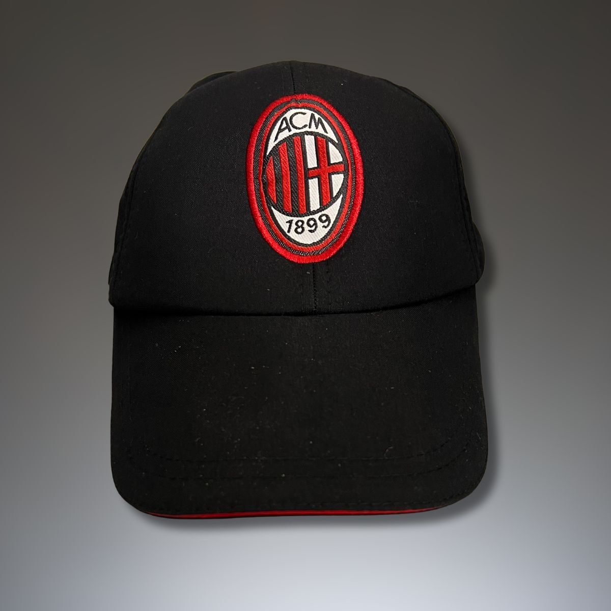 Milan címeres sapka, fekete