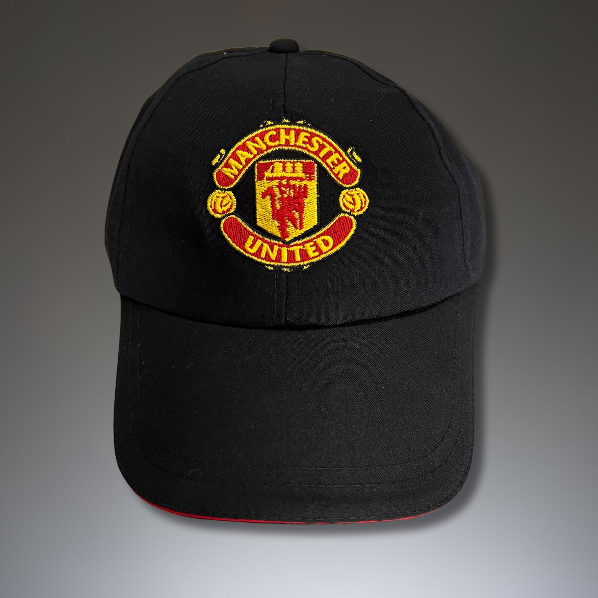 Manchester United címeres sapka, fekete