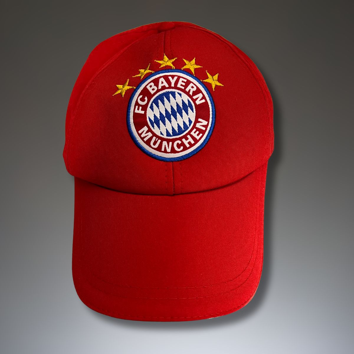 Bayern Munich címeres sapka, piros